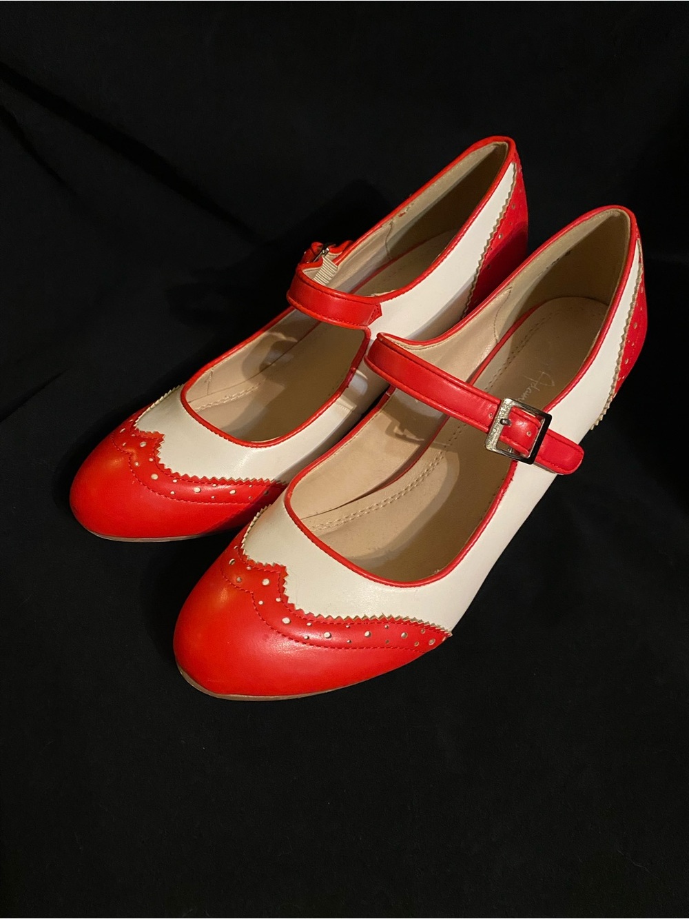J. Adams Kym Mary Jane vegan pumps in red and cream, - Picture 6 of 8